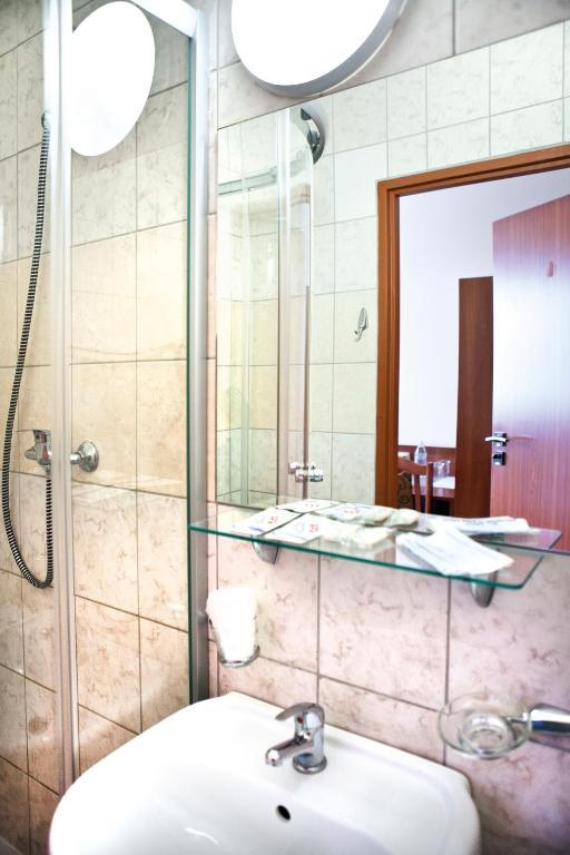 Nu Hotel Łódź Eksteriør billede